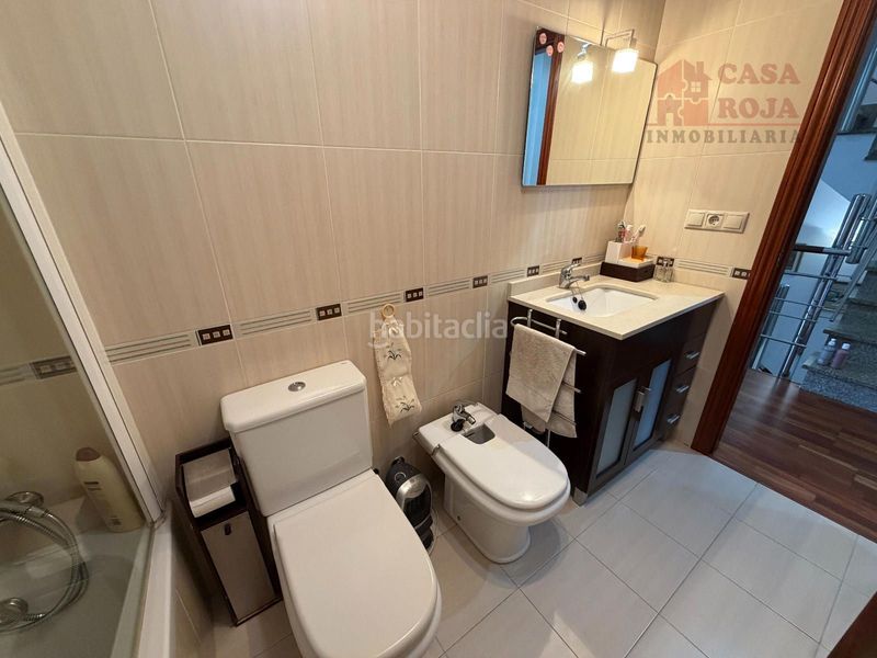Foto 109e1dcc-84ff-4aff-8088-d23f8a66a960. Casa adossada amb calefacció aparcament a Darbo Cangas