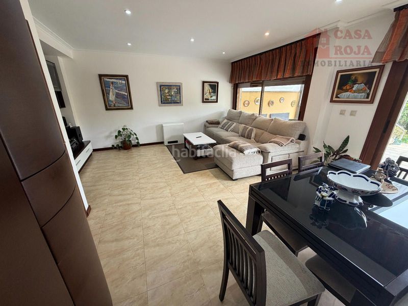 Foto 445202fb-a465-4996-8623-487da39aa792. Casa adossada amb calefacció aparcament a Darbo Cangas