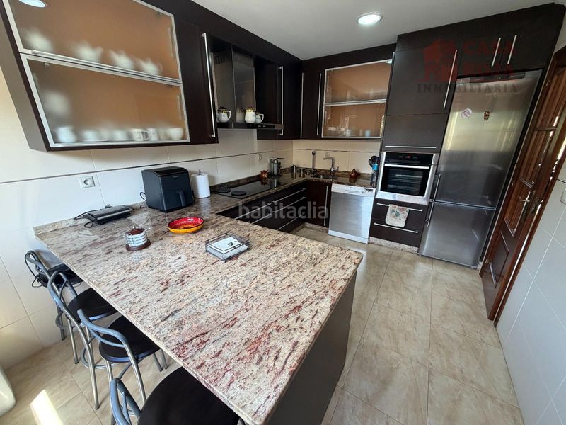 Foto 555d426b-5739-415e-8e95-7b72493a3902. Casa adossada amb calefacció aparcament a Darbo Cangas