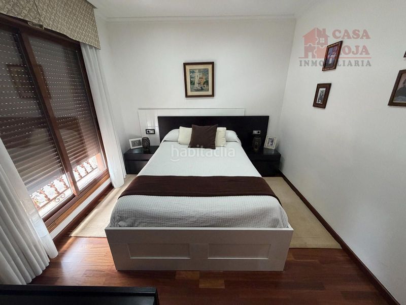 Foto a80a1a00-1648-4667-a932-e9d6a3cd53f6. Casa adossada amb calefacció aparcament a Darbo Cangas