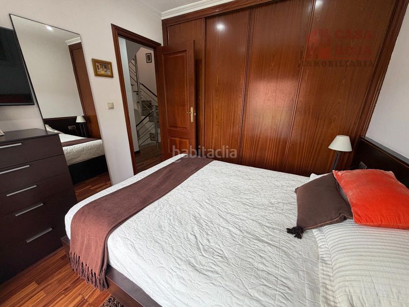 Foto b38c3258-6028-4828-bccc-b65c36454e2d. Casa adossada amb calefacció aparcament a Darbo Cangas
