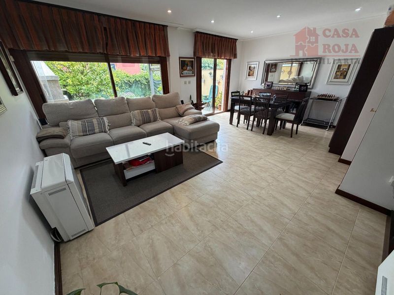 Foto eee69a58-36f7-464f-82f0-41a61ba87340. Casa adossada amb calefacció aparcament a Darbo Cangas