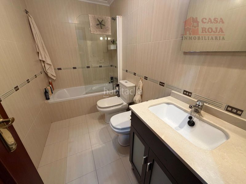Foto efdd711a-7c00-40b7-b45e-e13eb8526f9c. Casa adossada amb calefacció aparcament a Darbo Cangas