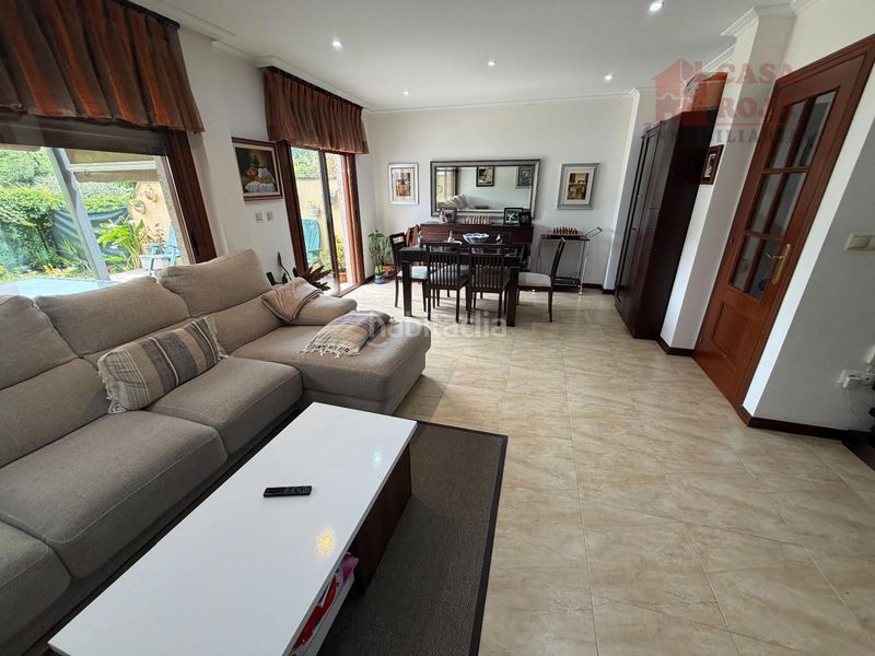 Foto faa0d92e-0d0a-4953-b22b-4f2aeabb25e2. Casa adossada amb calefacció aparcament a Darbo Cangas