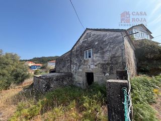 Casa a O Hío. Casa de piedra para restauración completa cerca de la playa de a