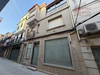 Haus  Rúa valentín losada. Casa de piedra con local comercial en el casco viejo de cangas.
