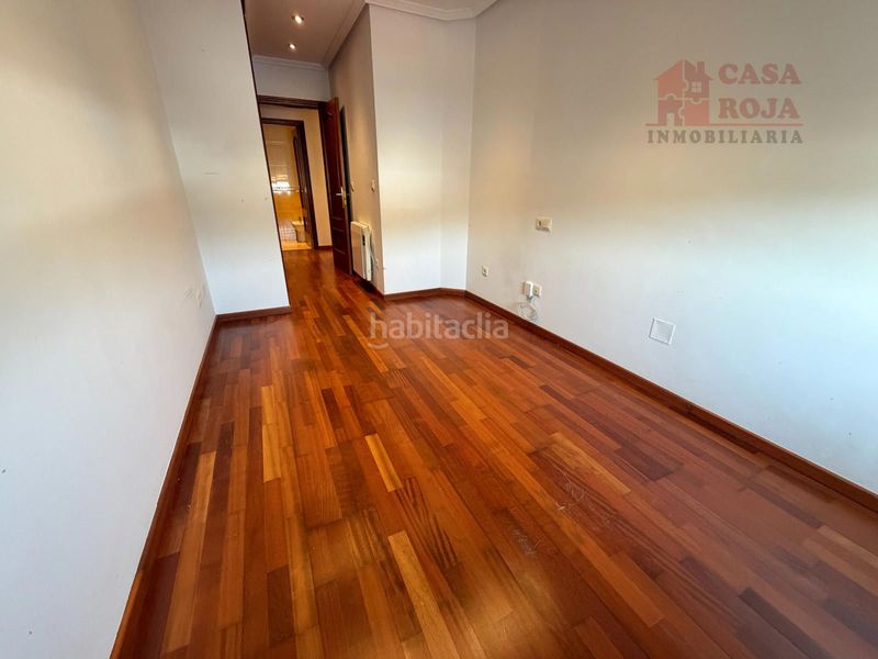 Foto e94b8e52-e3ae-4510-972c-60db4bc30e6b. Àtic amb calefacció aparcament a Coiro Cangas