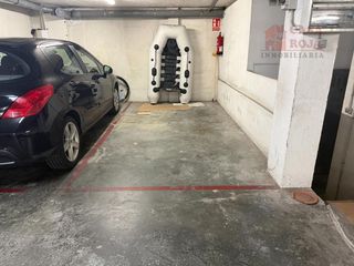 Posto auto  Rúa bayona. Plaza de garaje en venta para coche pequeño en el centro de cang