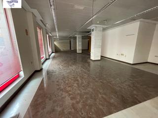 Lloguer Local Comercial a Fátima. Local de amplias dimensiones muy cerca de villacerrada