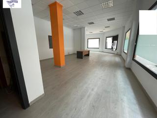 Alquiler Local Comercial en Industria. Amplio local acondicionado en industria