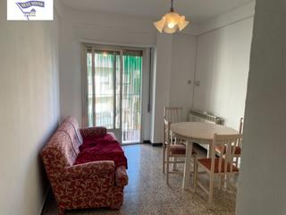 Miete Etagenwohnung in La Milagrosa. Piso de 4 habitaciones