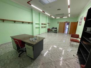 Location Local commercial à Fátima. Local de 240 m2 acondicionado como oficina
