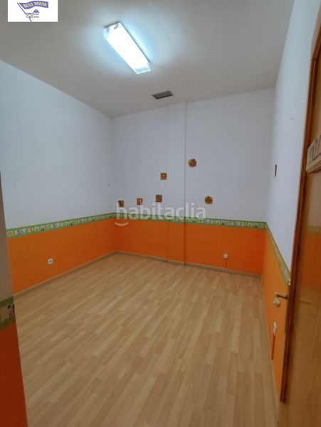 Foto 7bc9d7d5-e7f8-41ba-bf98-7462c4c15abd. Local comercial a Centro Albacete