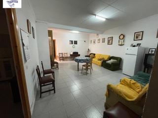 Casa en Valdeganga. Amplia casa en el centro de valdeganga con posibilidades de refo