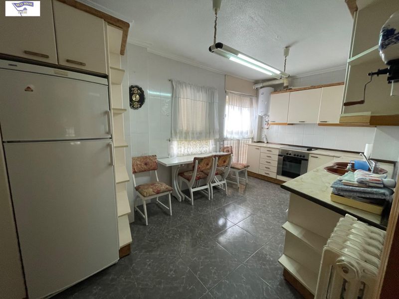 Foto 4b500f85-4a67-4523-b2c8-515e5ecf62a3. Pis amb aparcament a Feria Albacete