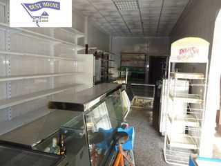 Business premise in San Pablo. Local divisible en el pilar
