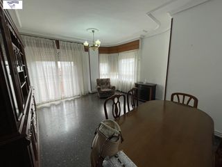 Rent Flat in Estación. Piso sin muebles con garaje y trastero