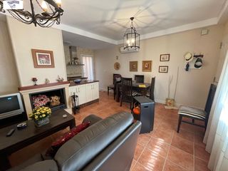 Casa adossada a Villalgordo del Júcar. Adosado  trastero