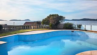 Xalet a Barrio illa toralla 35. Venta de casa en la isla de toralla con vistas al mar y piscina.