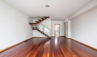Rent Duplex in Ensanche. Piso en alquiler en en el centro de a coruña.