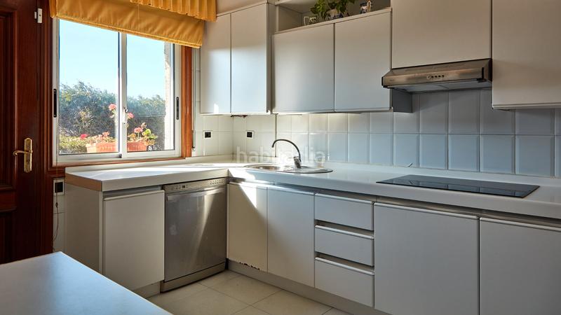 Foto 5c76d5e2-c66a-43a9-a7fd-07fcdae378ce. Chalet in rúa do arquitecto antonio cominges 108 in Vigo