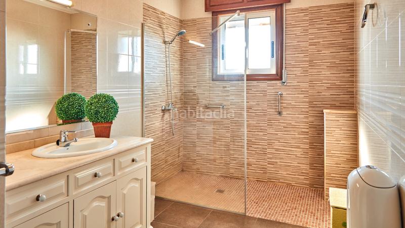 Foto 88fff4b8-8d79-4514-bf48-37f36d27cac1. Chalet in rúa do arquitecto antonio cominges 108 in Vigo