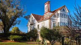 Casa a Rua pereira 9. Venta de casa señorial de original diseño y gran parcela ajardin