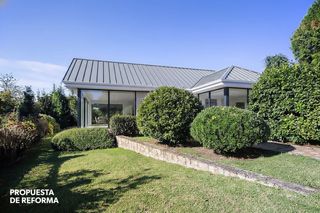 Chalet en R�a bicos 3. Vivienda unifamiliar a reformar con programa principal en una so