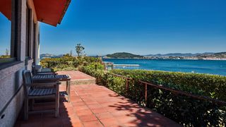 Xalet en R�a illas c�es 17. Funcionalidad confort y est�tica con vistas a la ensenada de bai