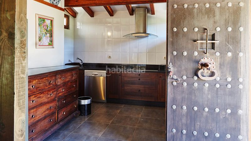 Foto 691715d7-5ba6-467d-a82d-b7512a170a51. Casa amb xemeneia aparcament a Corrubedo Ribeira