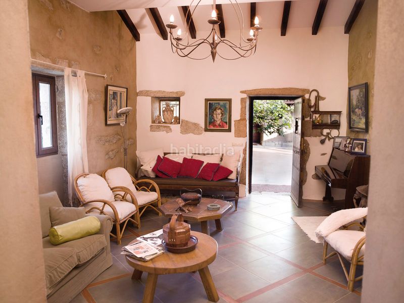 Foto e28c72f7-a066-4e98-aae9-144509623007. Casa amb xemeneia aparcament a Corrubedo Ribeira
