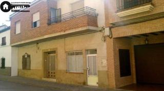 Edificio en Villarrobledo. Inmobiliaria tejares vende casa de dos plantas en villarrobledo