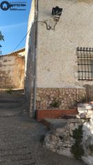 Maison à Alcaraz. Inmobiliaria tejares vende piso en el jardin