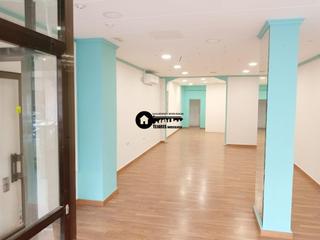 Lloguer Local Comercial a Feria. Inmobiliaria tejares alquila muy buen local zona centrovilla cer