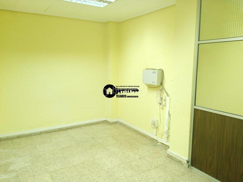 Foto 4e4b3b06-532b-4573-bc79-a53ac789721a. Alquiler local comercial inmobiliaria tejares alquila amplio local en zona parque linealpuente de madera en Albacete