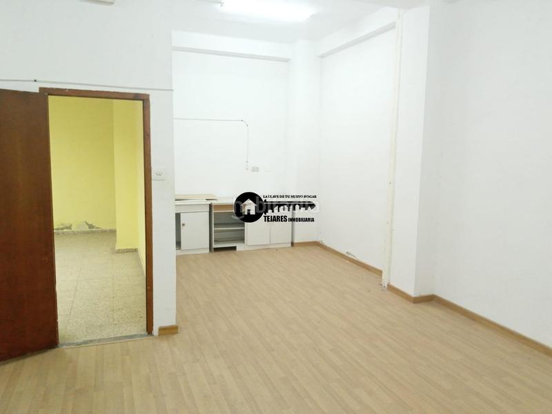 Foto afaeb4ee-452a-4ca9-b40a-bf6df0a15423. Alquiler local comercial inmobiliaria tejares alquila amplio local en zona parque linealpuente de madera en Albacete