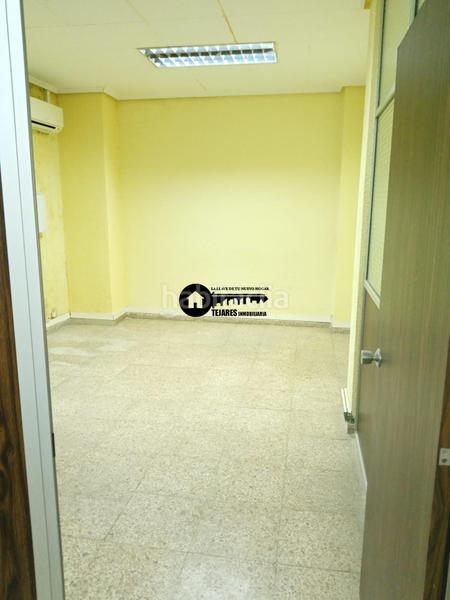 Foto e672c8b2-898d-42b6-99e0-f79157bfe79f. Alquiler local comercial inmobiliaria tejares alquila amplio local en zona parque linealpuente de madera en Albacete