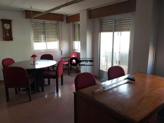 Lloguer Pis a El Pilar. Inmobiliaria tejares alquila piso para oficinas en zona  fiesta