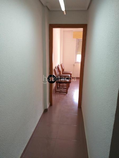 Foto 8444d4dc-c3f9-4351-b013-87a35dc6a314. Alquiler piso inmobiliaria tejares alquila piso para oficinas en zona fiesta del arbol en Albacete