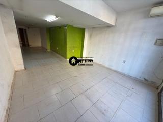 Lloguer Local Comercial a Hospital. Inmobiliaria tejares alquila local al lado del hospital general