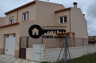 Casa adossada a Chinchilla de Monte - Aragón. Inmobiliaria tejares vende adosado en villar de chinchilla