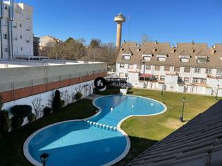 Casa a schiera in El Pilar. Inmobiliaria tejares vende lujoso chalet adosado zona feria fies