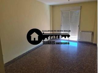 Piso en San Pedro. Inmobiliaria tejares vende piso en zona san  pedro