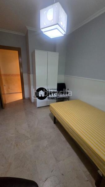 Foto e951ac64-c52b-45e8-a0ec-ad33214295a3. Alquiler piso inmobiliaria tejares alquila piso para estudiantes en zona estacion en Albacete