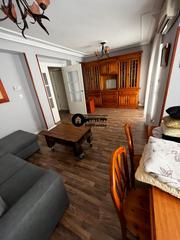 Affitto Appartamento in Ensanche - Franciscanos. Inmobiliaria tejares alquila piso en zona circunvalación francis