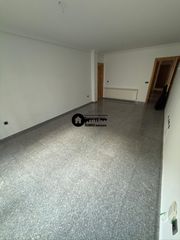Rent Flat in Carretas - Pajarita. Inmobiliaria tejares alquila piso zona centro
