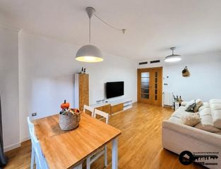Casa adossada a Facultad de Medicina. Se vende gran oportunidad vivienda adosada zona medicina