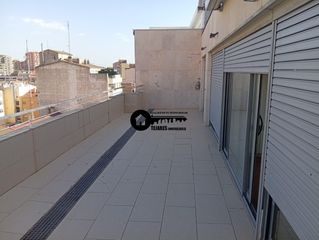 Miete Etagenwohnung in Centro. Se alquila espectacular ático en calle tinte