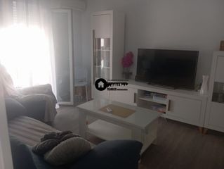 Rent Flat in Feria. Inmobiliaria tejraes alquila piso solo para estudiantes en zona
