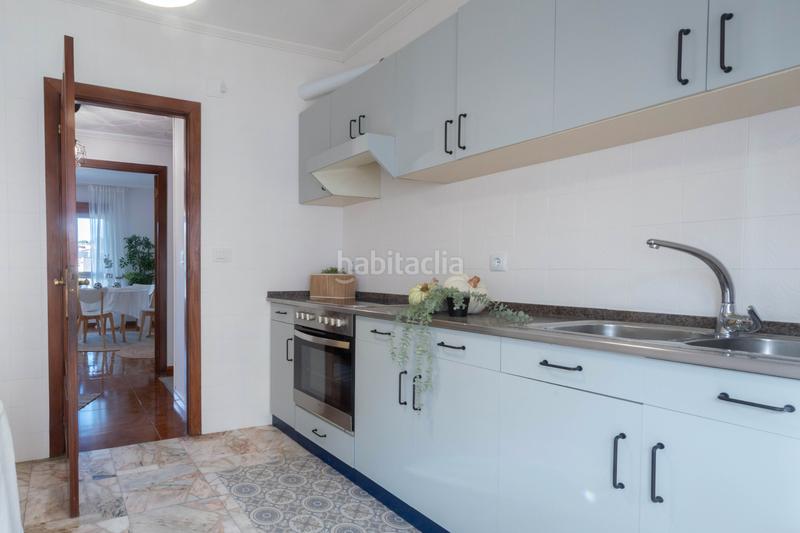 Foto 186843c6-ef27-486d-a2bf-f54d9f4a4409. Piso en calle hermanos espolita 4 amplio y bonito piso con terraza para familias en Avilés